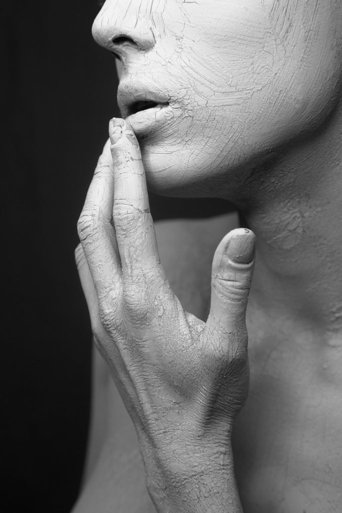 10 Reasons Your Winter Skin Needs Body Oil